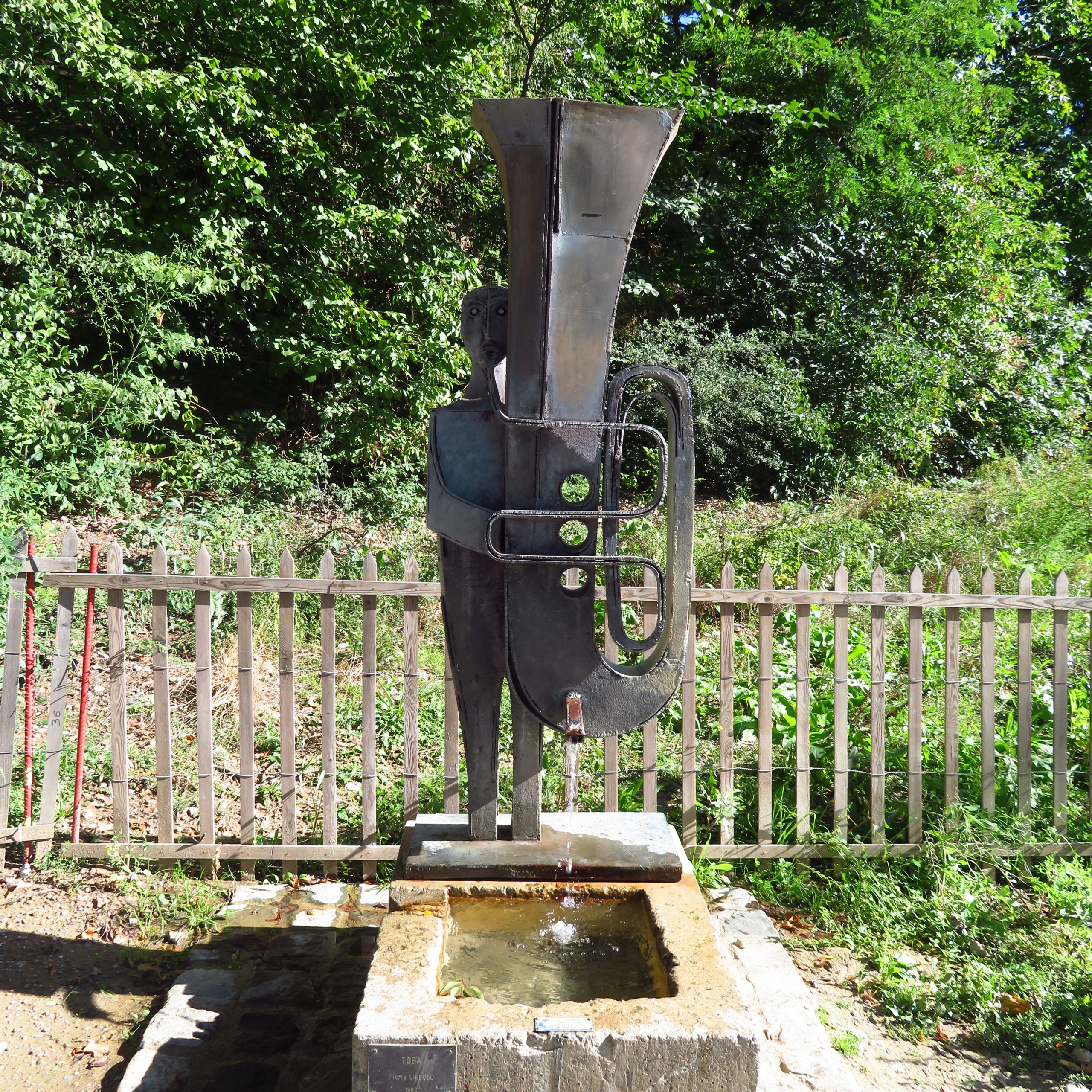 fontanchik-s-pitevoj-vodoj